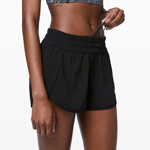 Lululemon sz 4 Tracker Short V *4"  Black Women's Shorts great pre owned cond - Picture 1 of 12